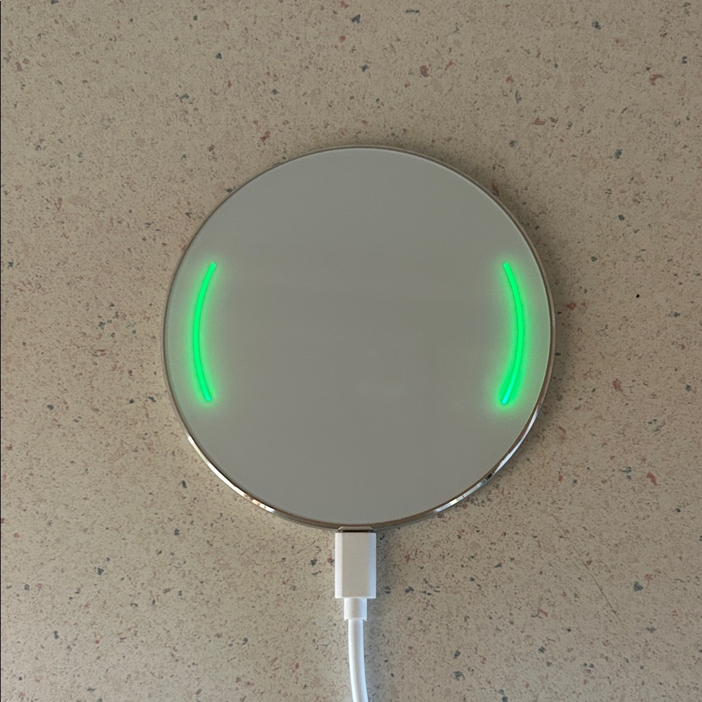 Round Wireless Charger with Green LED